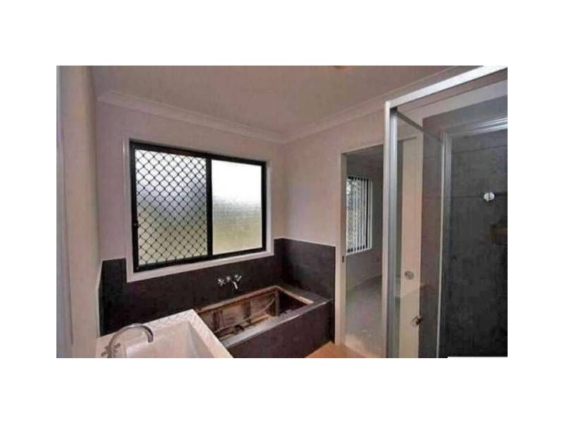 18 Yarraman Chase, Waterford QLD 4133