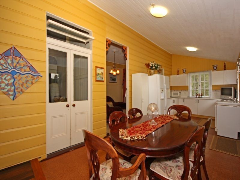 10 Ella Place, Windaroo QLD 4207