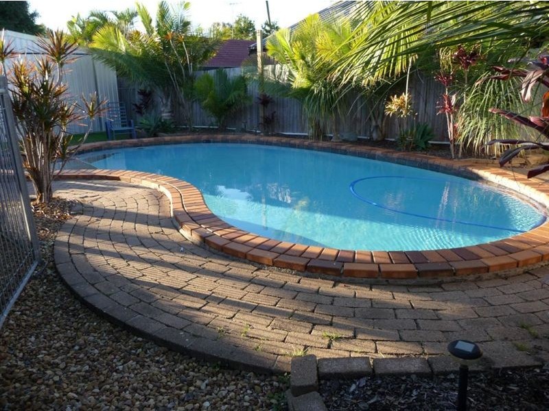27 Glendevon Cres, Mount Warren Park QLD 4207
