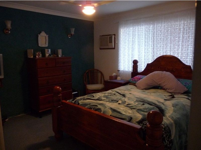 27 Glendevon Cres, Mount Warren Park QLD 4207