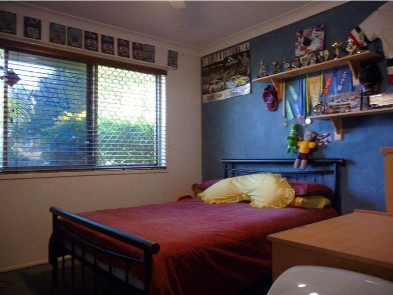 27 Glendevon Cres, Mount Warren Park QLD 4207