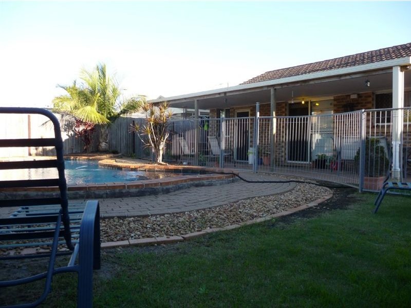 27 Glendevon Cres, Mount Warren Park QLD 4207