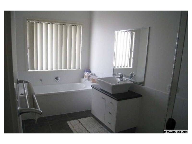 12 Benarkin Close, Waterford QLD 4133