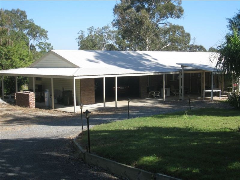 8 Veronica Ct, Buccan QLD 4207