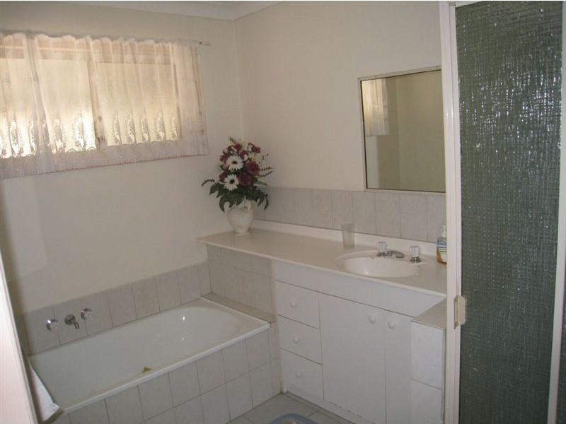 8 Veronica Ct, Buccan QLD 4207