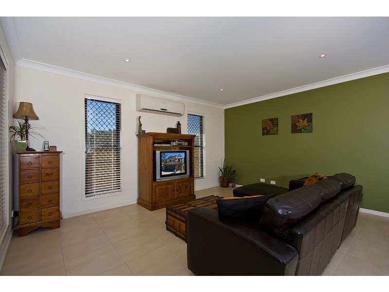 10 Tooloom Ct, Waterford QLD 4133