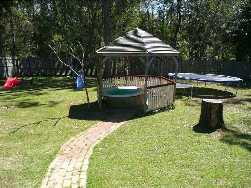 11 Natone Ct, Edens Landing QLD 4207