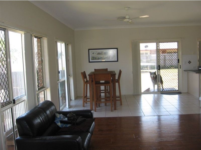 67 Grove Rd, Edens Landing QLD 4207