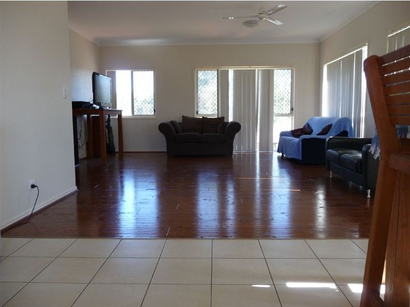 67 Grove Rd, Edens Landing QLD 4207