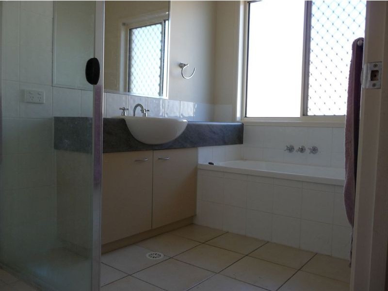 67 Grove Rd, Edens Landing QLD 4207