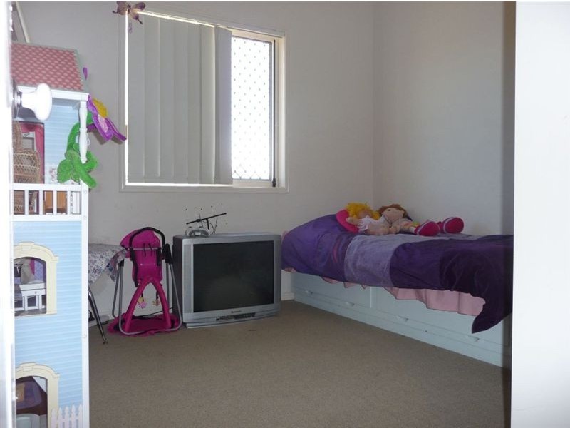 67 Grove Rd, Edens Landing QLD 4207