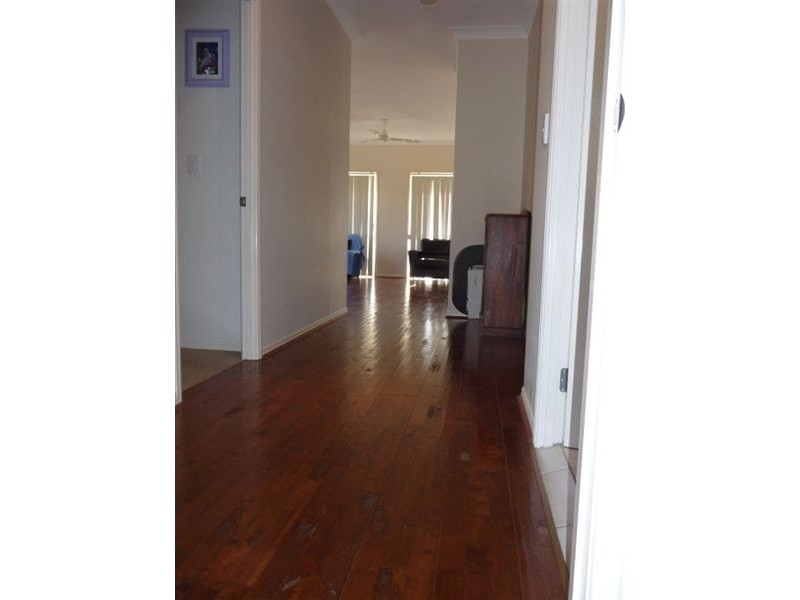 67 Grove Rd, Edens Landing QLD 4207