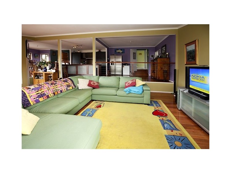 17 Valerie Close, Edens Landing QLD 4207