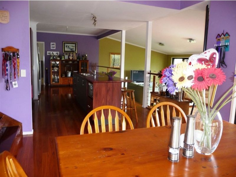 17 Valerie Close, Edens Landing QLD 4207