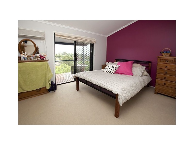 17 Valerie Close, Edens Landing QLD 4207