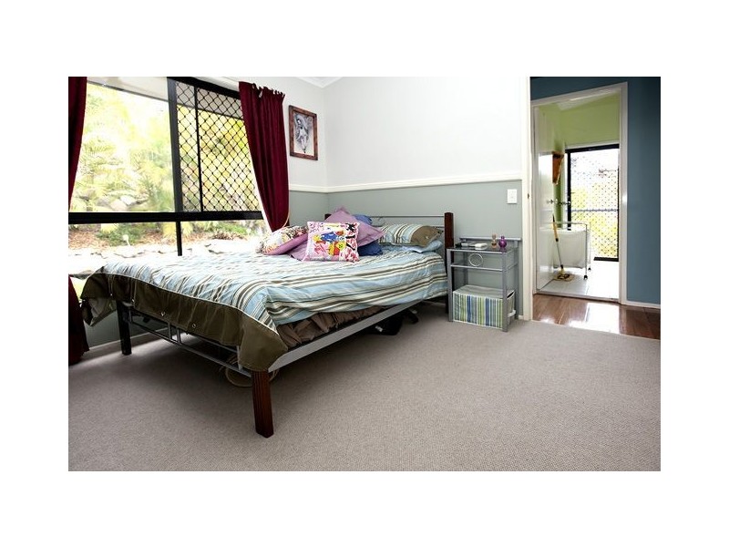 17 Valerie Close, Edens Landing QLD 4207