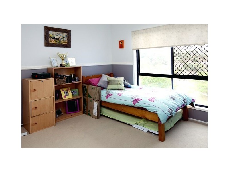 17 Valerie Close, Edens Landing QLD 4207