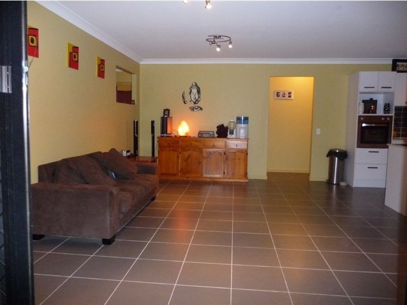 15 Bellthorpe Cr, Waterford QLD 4133