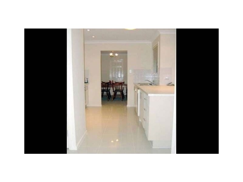 77 Overland Drive, Edens Landing QLD 4207