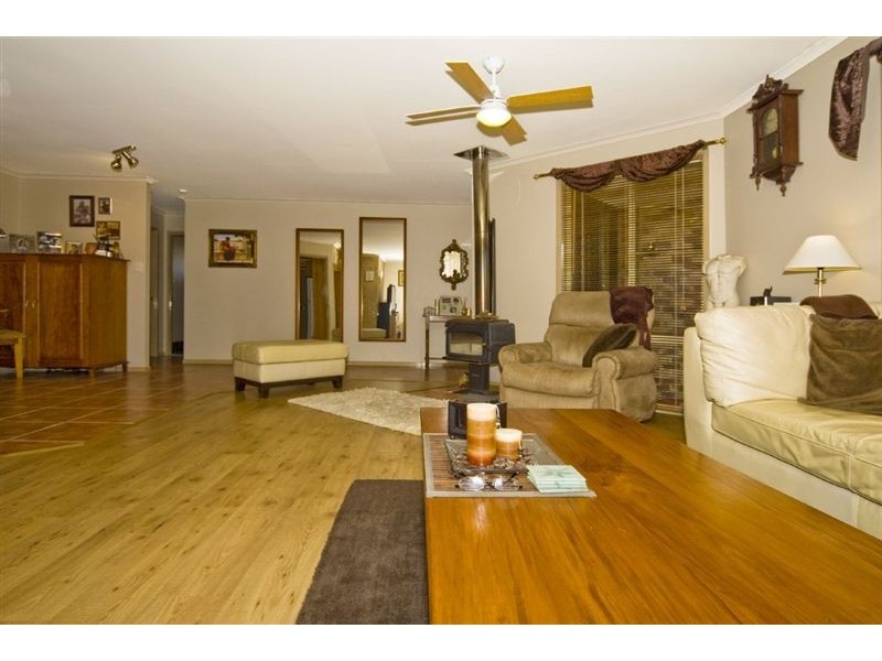 209 Mount Warren Boulevard, Mount Warren Park QLD 4207