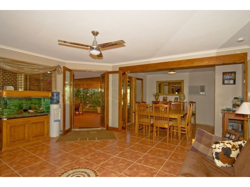 209 Mount Warren Boulevard, Mount Warren Park QLD 4207