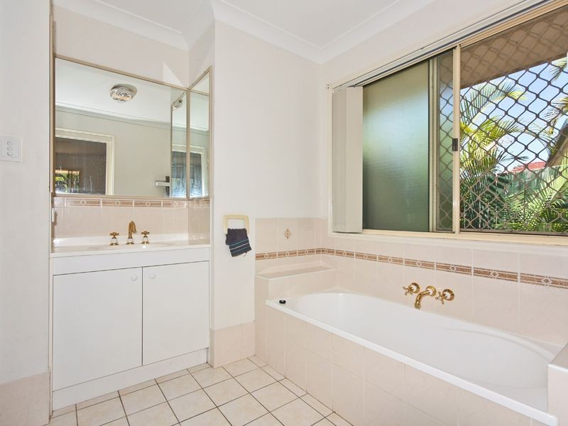 66 Avonmore Street, Edens Landing QLD 4207