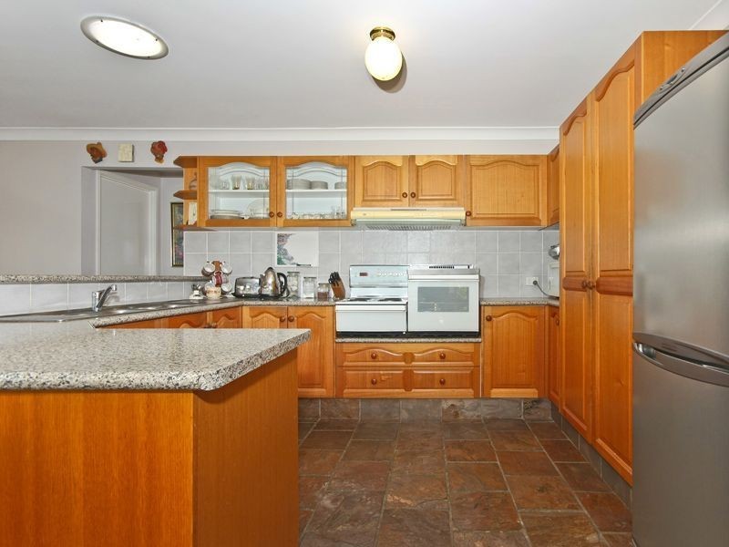 31 Hillside Cres, Edens Landing QLD 4207