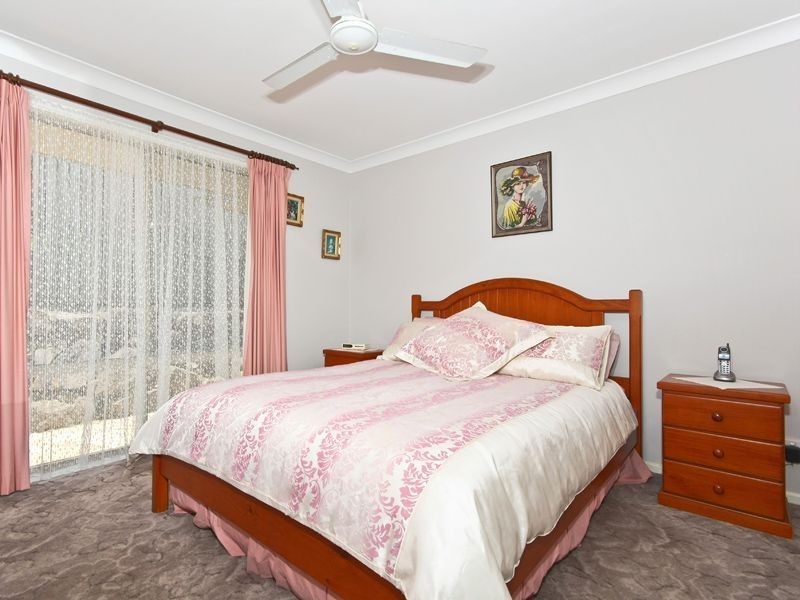 31 Hillside Cres, Edens Landing QLD 4207