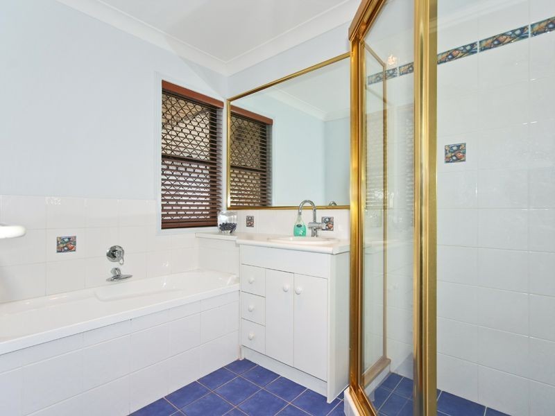 3 Barnhill Tce, Edens Landing QLD 4207