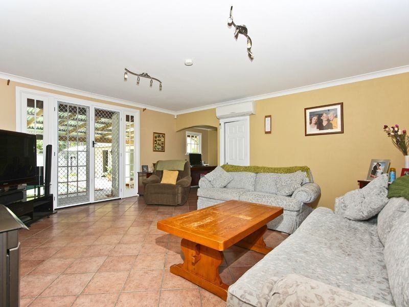 9 Pinelands Street, Loganlea QLD 4131