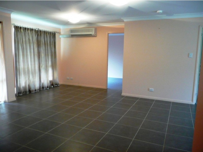 13 Shelley Av, Mount Warren Park QLD 4207