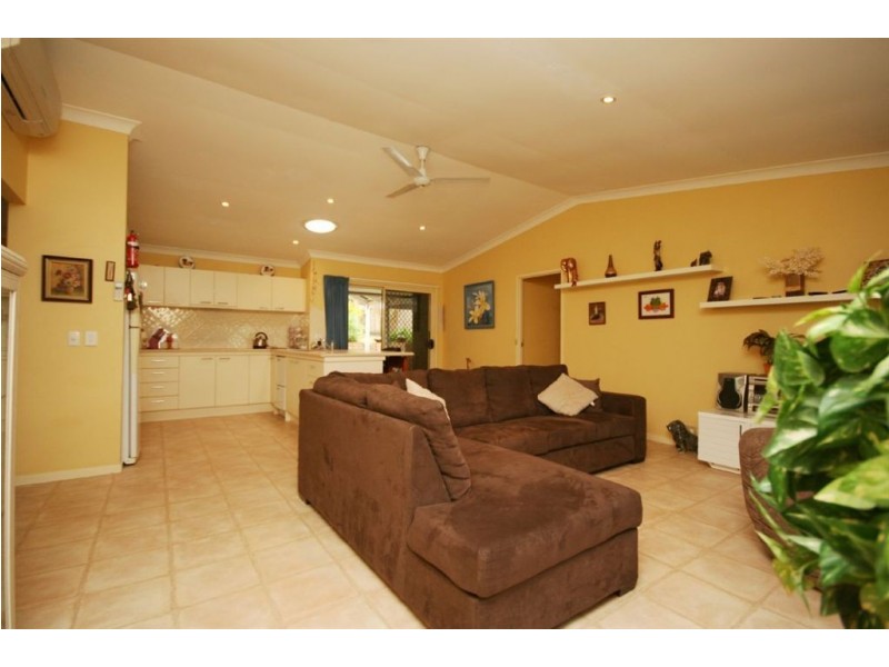 3 Minnie Place, Windaroo QLD 4207