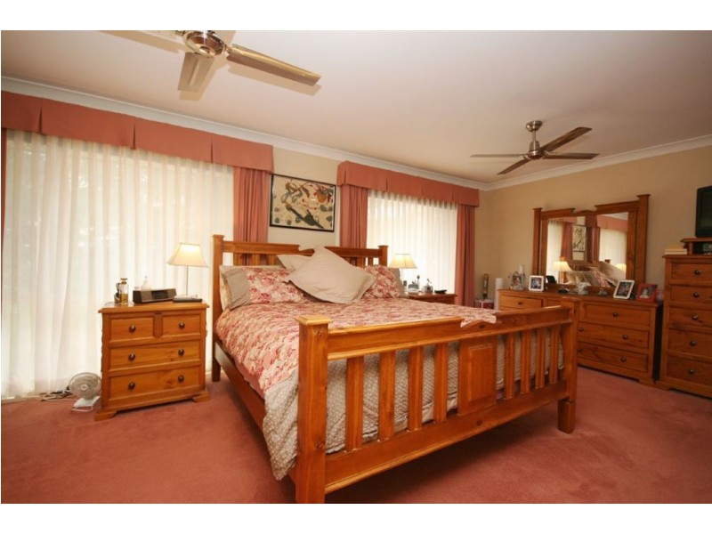 3 Minnie Place, Windaroo QLD 4207