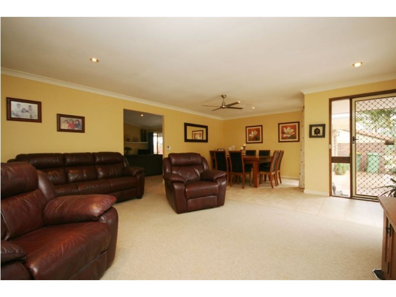3 Minnie Place, Windaroo QLD 4207