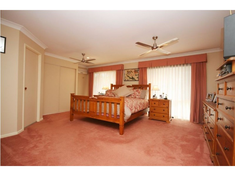 3 Minnie Place, Windaroo QLD 4207