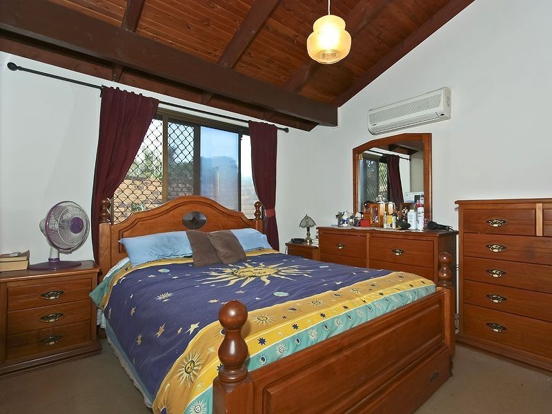 11 Rochester Drive, Mount Warren Park QLD 4207