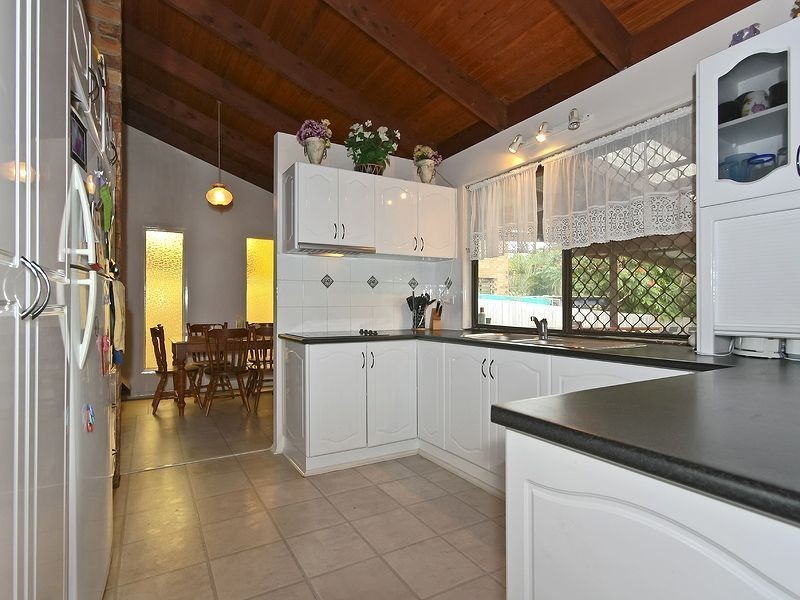 11 Rochester Drive, Mount Warren Park QLD 4207