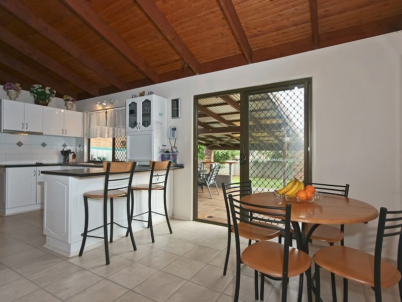 11 Rochester Drive, Mount Warren Park QLD 4207