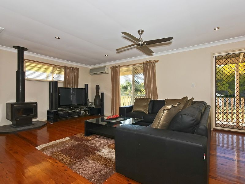1 Auburn St, Edens Landing QLD 4207
