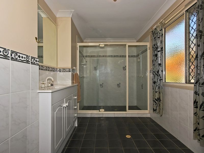 1 Auburn St, Edens Landing QLD 4207