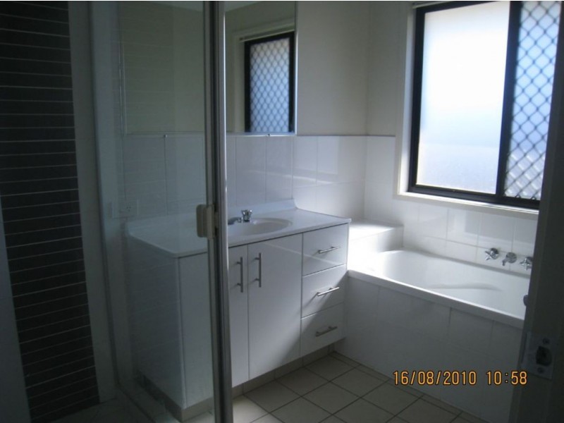 8 Goundry Dr, Holmview QLD 4207