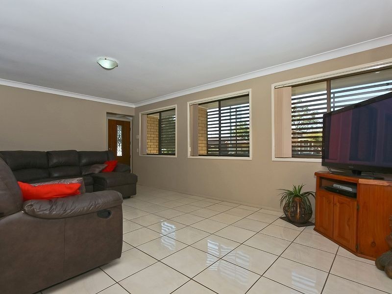 15 Schweitzer St, Mount Warren Park QLD 4207