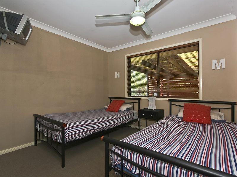 15 Schweitzer St, Mount Warren Park QLD 4207