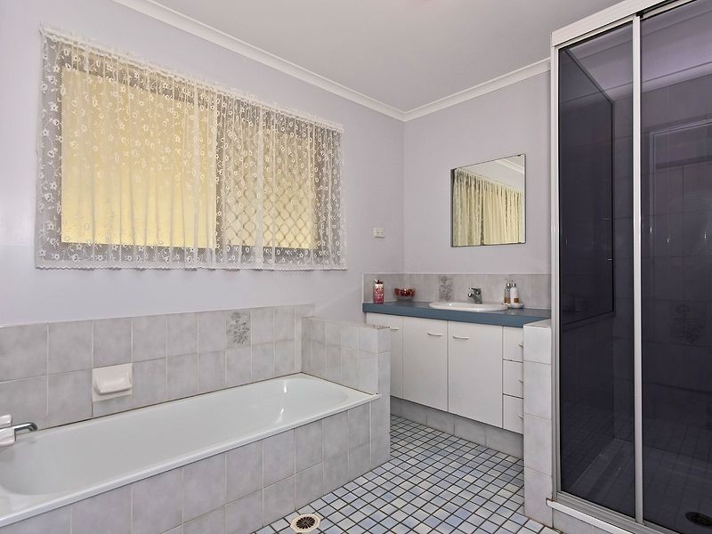 1 Sheree Ct, Buccan QLD 4207