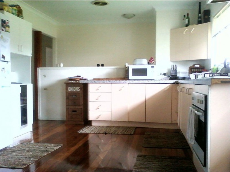 81 Nujooloo Rd, Slacks Creek QLD 4127