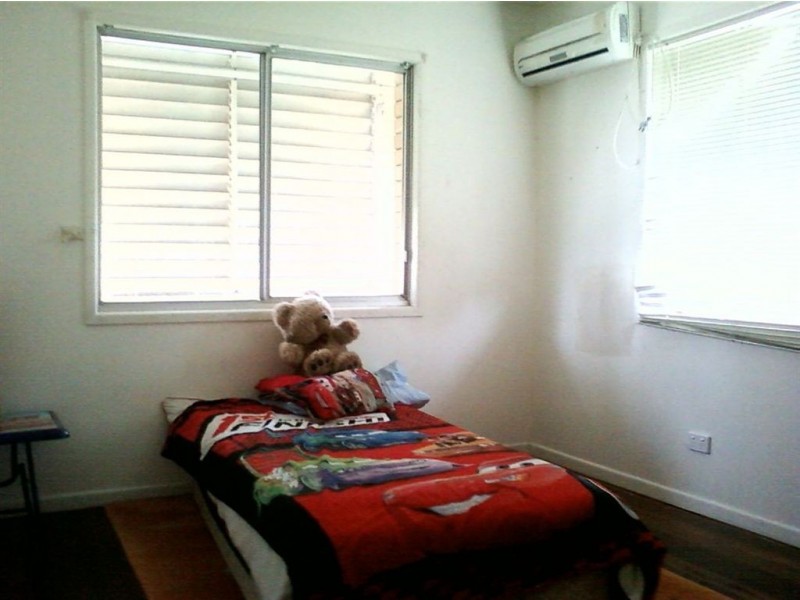 81 Nujooloo Rd, Slacks Creek QLD 4127
