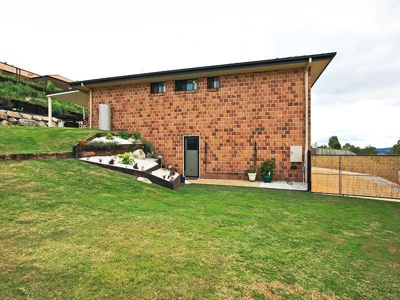 5 Richardson Court, Edens Landing QLD 4207