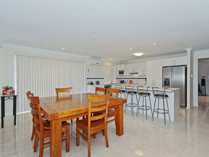 38 Mountain View Cr, Mount Warren Park QLD 4207