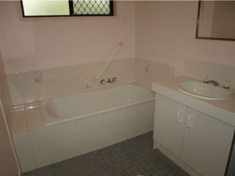 3 Tregana Cct, Edens Landing QLD 4207