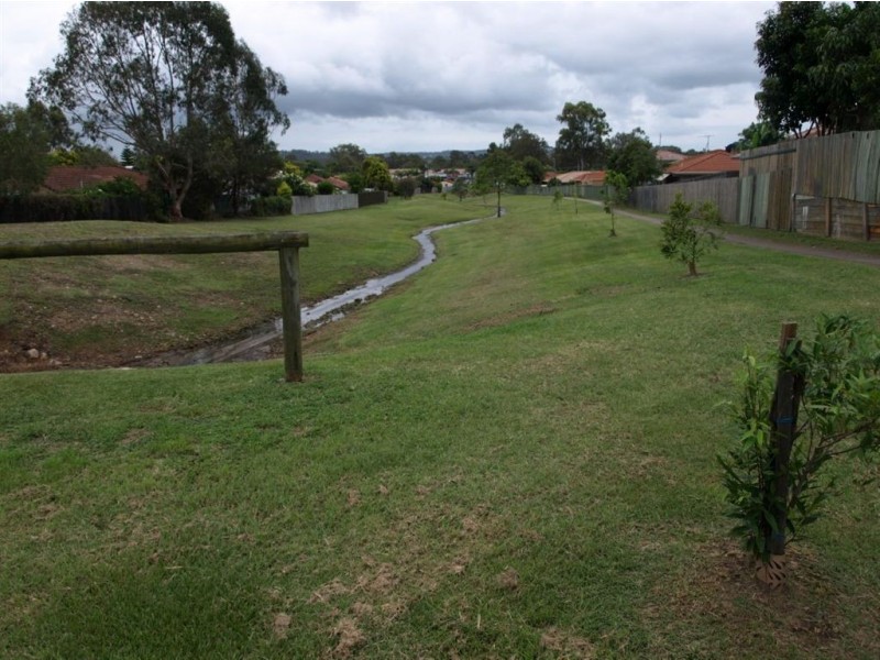 3 Tregana Cct, Edens Landing QLD 4207